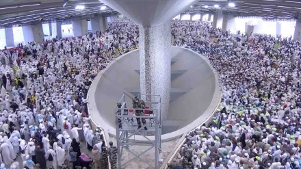 Millionen Hadsch-Pilger führen symbolische „Steinigung des Teufels“ durch, während damit die Hadsch-Rituale zu Ende gehen