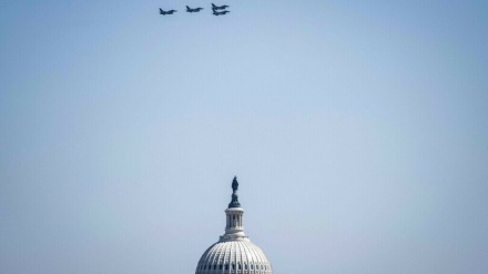 米首都上空で民間機が交信不通、戦闘機が緊急発進