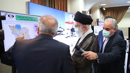 Leader visits nuclear industry achievements exhibition in Tehran 