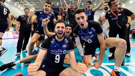 Президент Раиси поздравил иранских юниоров по волейболу за победу на Чемпионате Азии