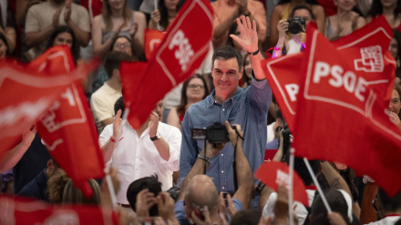 Spaniards go to polls in an election that could see a swing to right