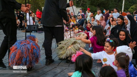 (FOTO) Festival del teatro burattini a Tehran