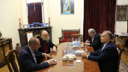 Rusiyədə İroni səfir de Rusiyə filosof  Əleksander Doqini vindemon iyən məşvərət kardışe