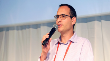 מנכ