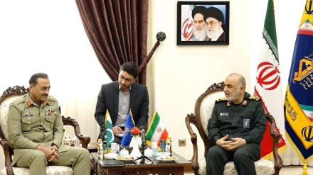 Главнокомандующий КСИР: Иран считает безопасность Пакистана своей безопасностью