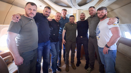 Zelenski: 5 komandantë të batalionit Azov u kthyen në Ukrainë nga Turqia