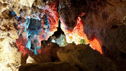 中部チャールナフジール洞窟