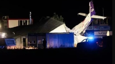 波兰一小型飞机坠毁致5死8伤