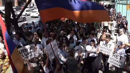 Ի աջակցություն Արցախի բողոքի ակցիաները շարունակվում են. քաղաքացիները Ֆրանսիայի դեսպանատան մոտ են  