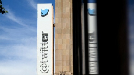 米サンフランシスコで、ツイッター本社看板が撤去開始も中断 