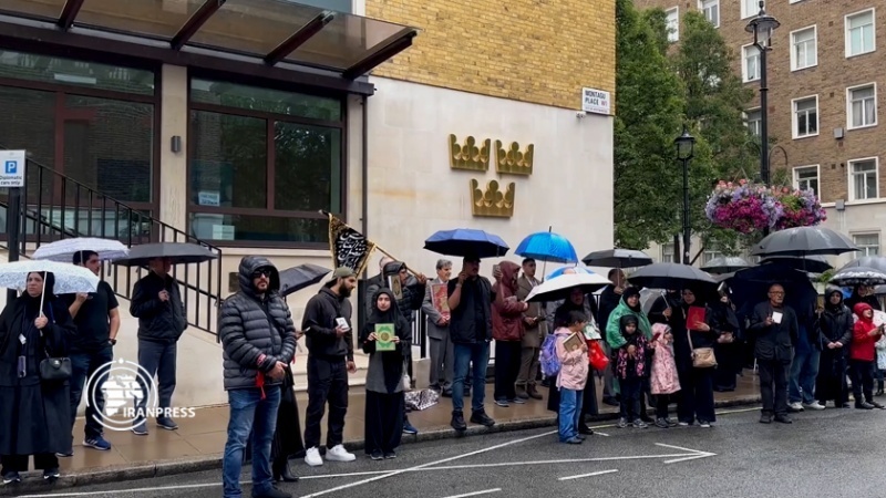 تجمع مقابل سفارت سوئد در لندن؛ مسلمانان کالاهای سوئدی را تحریم کنند