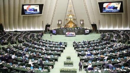 Eýranyň mejlis agzalary mukaddes Guran kerime edilen bihormatçylygy ýazgardylar