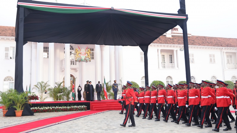 Presiden RII Sayid Ebrahim Raisi dan mitranya di Kenya, William Samoei Ruto, Rabu (12/7/2023).