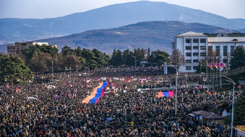 Karabağ'da binlerce Ermeni gösterisi