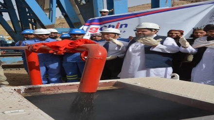 د افغانستان په سرپل ولايت کې د نفتو له څاه‌ګانو د لومړي ځل لپاره استخراج پيل شو، نور جزئیات په راپور کې واورئ