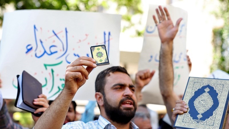 Mahasiswa Iran protes pelecehan al-Quran di Swedia, Jumat (30/6/2023).