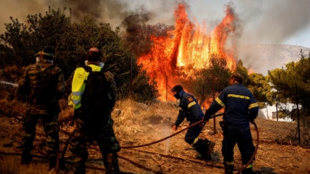 Grecia, a Rodi fiamme fuori controllo: migliaia turisti in fuga