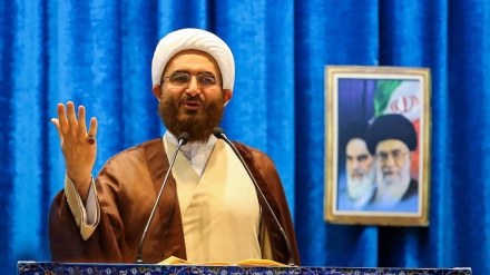 Imami i përkohshëm i Teheranit: Ata që ofenduan Kuranin e Shenjtë u mundën