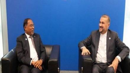 שרי החוץ של איראן ומלזיה קיימו התייעצויות בבאקו