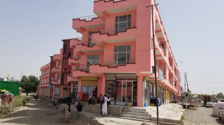 د افغانستان په غزني ولایت کې یو شمېر سوداګریز مارکیټونو بیارغول شوي. بشپړ معلومات زموږ د همکار په راپور کې واورئ