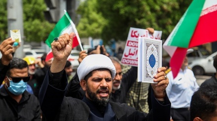 Warga Iran Serentak Kecam Aksi Penghinaan al-Quran di Swedia (1)