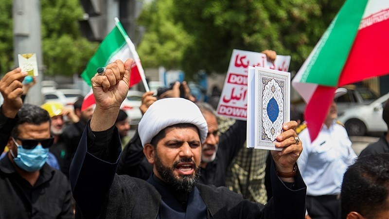 Warga Iran mengecam aksi penghinaan al-Quran di Swedia, Jumat (21/7/2023).
