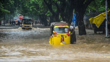 भारत के कई क्षेत्रों में बाढ़ से होने वाली विनाशलीला जारी है