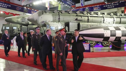Demonstrimi i mjeteve ajrore pa pilot dhe raketave balistike ndërkontinentale në paradën e Koresë së Veriut