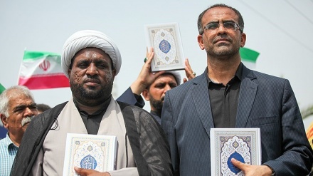 Warga Iran Serentak Kecam Aksi Penghinaan al-Quran di Swedia (3)