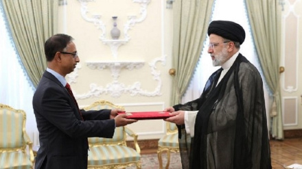 ইরানের প্রেসিডেন্টের সাথে বাংলাদেশের রাষ্ট্রদূতের সাক্ষাত: দ্বিপক্ষীয় চুক্তি বাস্তবায়নের ওপর গুরুত্বারোপ