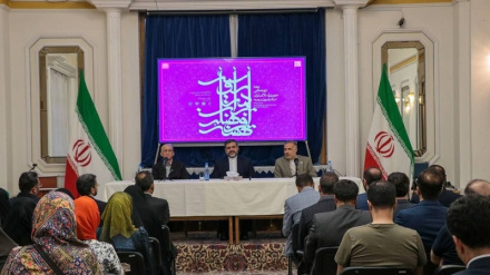 Художники должны играть роль в развитии отношений на благо нации