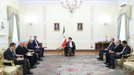 Pertemuan Menlu Aljazair dengan Presiden Iran