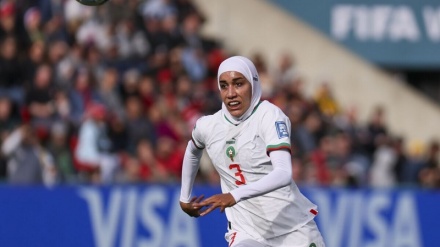 حضور بانوی فوتبالیست با حجاب اسلامی در جام جهانی فوتبال