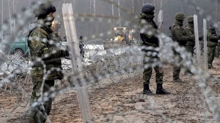Polonia, militari cecchini schierati al confine con la Bielorussia
