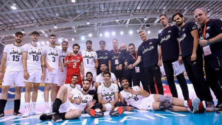 Rəyisi: Voleybol komanda ğəhrəmonəti, İroni cıvonon istedad iyən zumandəti nışonəy