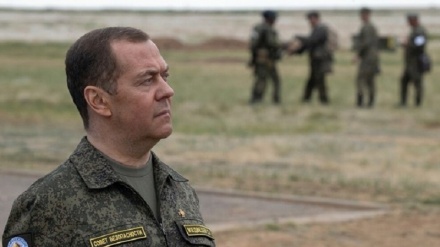 Дмитрий Медведев: Ғарб уччинчи жаҳон урушини бошлашга уринмоқда 