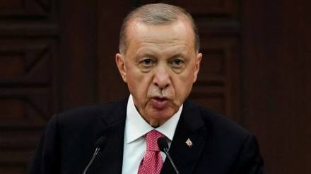 トルコ大統領「仏での抗議の根源は、同国の植民地主義にある」