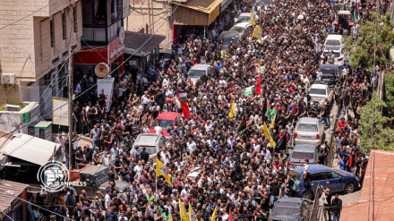 ジェニンで、イスラエルの攻撃により亡くなった殉教者を埋葬