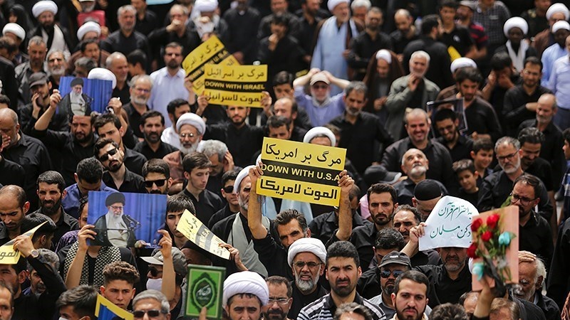 イランでのコーラン冒涜への抗議