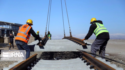 Iran, Russia sign contract to start works on railway project