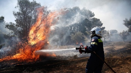 Grecia: incendio vicino a Corinto, evacuati 1.200 bambini
