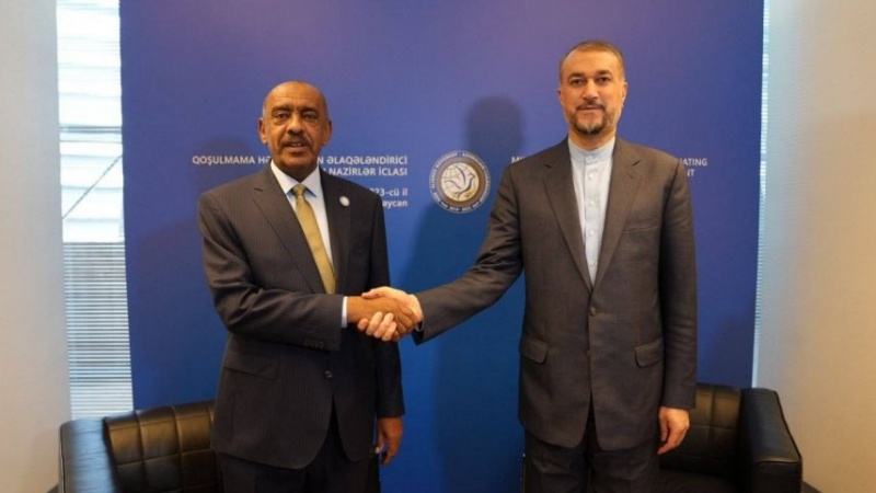 イランのアミールアブドッラーヒヤーン外相とスーダンの外交当局者