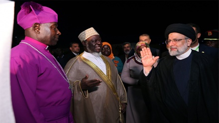 युगांडा की राष्ट्रीय मस्जिद के नमाज़ियों ने ईरान के राष्ट्रपति का किया भव्य स्वागत+ वीडियो