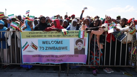 Sambutan Hangat Presiden Zimbabwe kepada Mitranya dari Iran (1)
