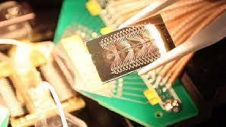 Cina, stretta all'export di due elementi rari per i chip