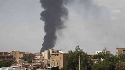 スーダンの市場に空爆、34人死亡