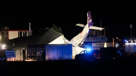 पोलैंड में विमान दुर्घटनाग्रस्त, कई हताहत