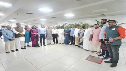 মণিপুর পরিস্থিতি খতিয়ে দেখতে ‘ইন্ডিয়া’ জোটের সংসদীয় প্রতিনিধি দল ত্রাণ শিবিরে ঘুরছেন   