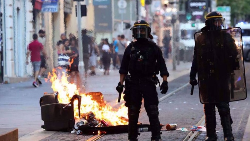 French protests spread to Switzerland