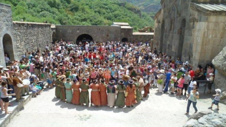 Այսօր Հայ Առաքելական եկեղեցին նշում է Վարդավառի՝ Հիսուս Քրիստոսի Պայծառակերպության տոնը